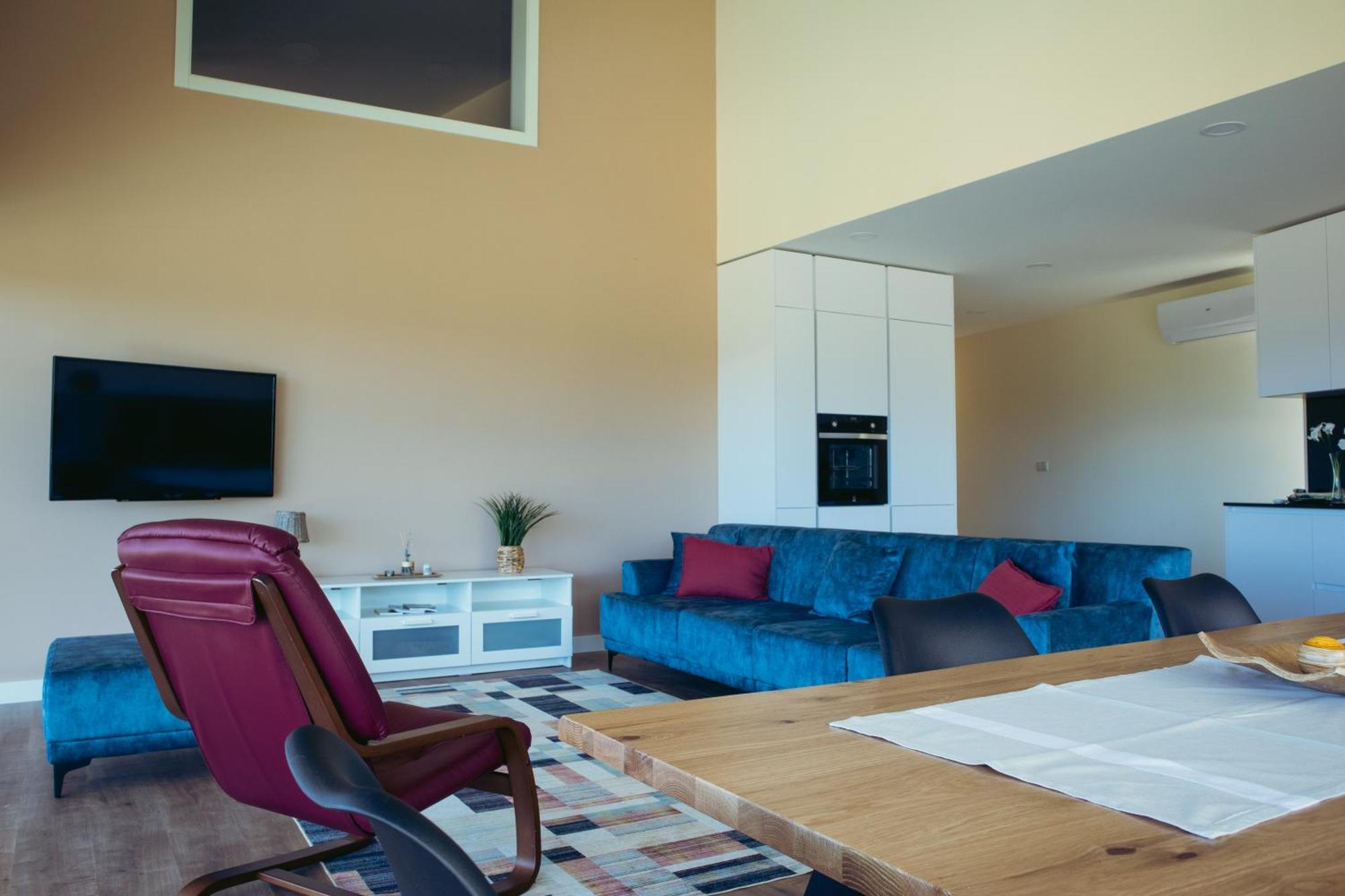 Villa Amores Riverview - Your Scenic Getaway - Uchill