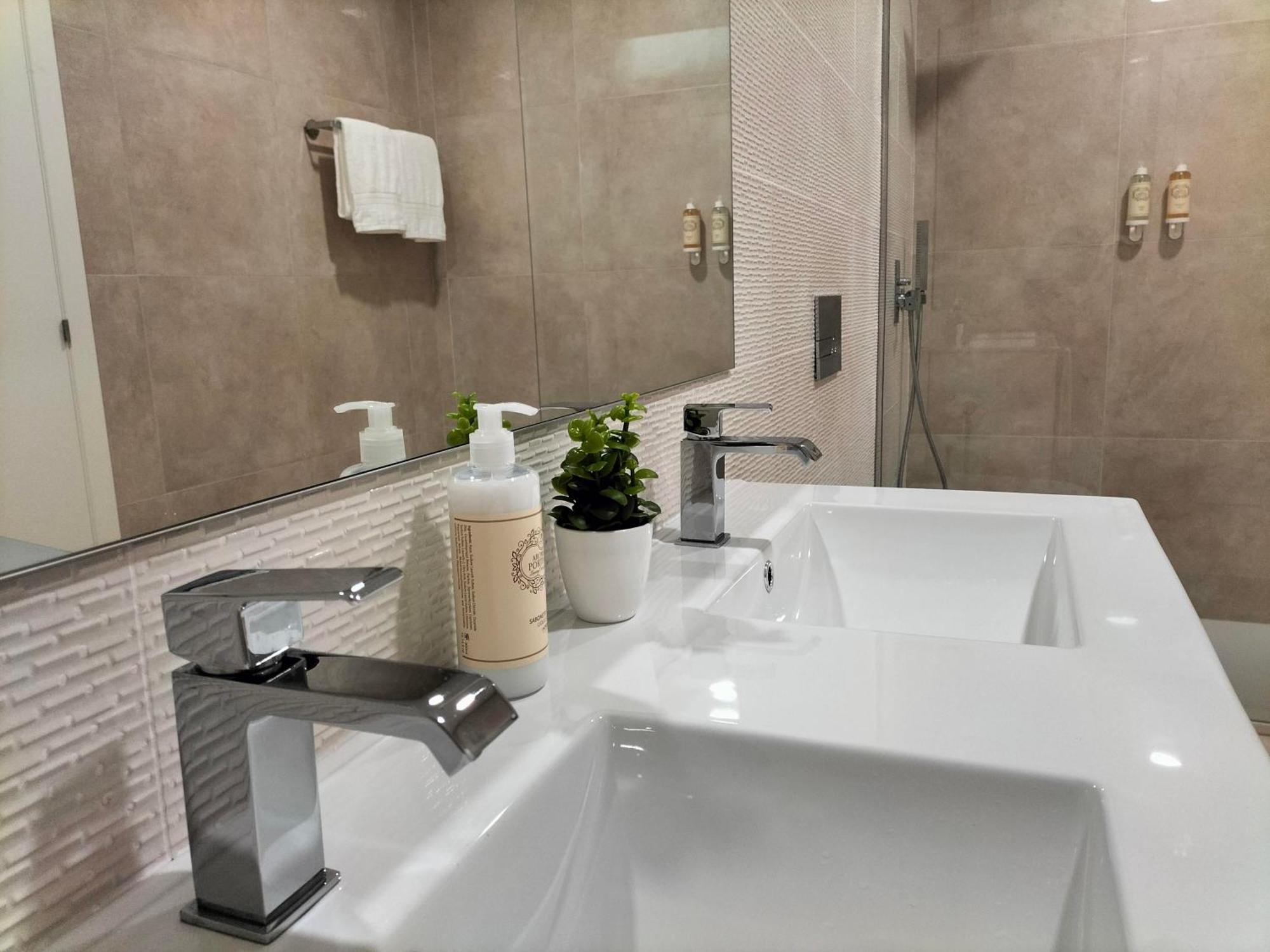Villa Amores Riverview - Your Scenic Getaway - Uchill *