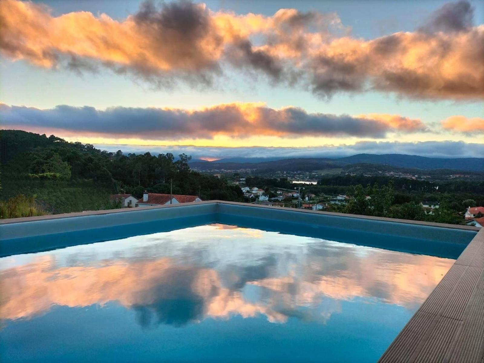 Amores Riverview - Your Scenic Getaway - Uchill Villa *